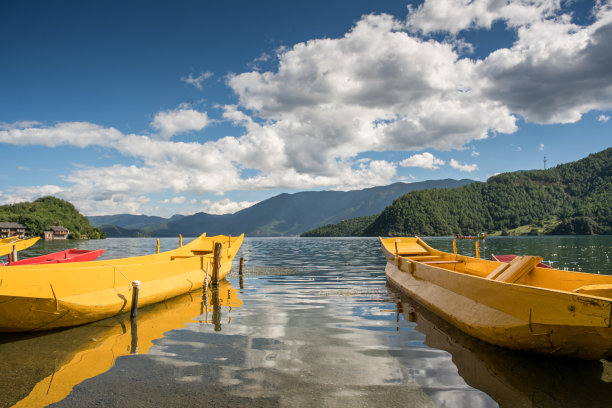 航拍云南泸沽湖旅游目的地风光