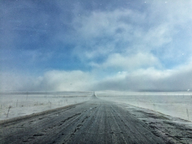 内蒙古空旷无人的道路