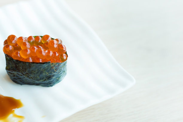 绿鱼籽寿司