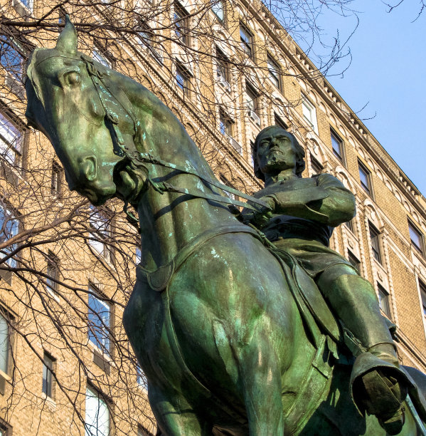 马的铜雕塑