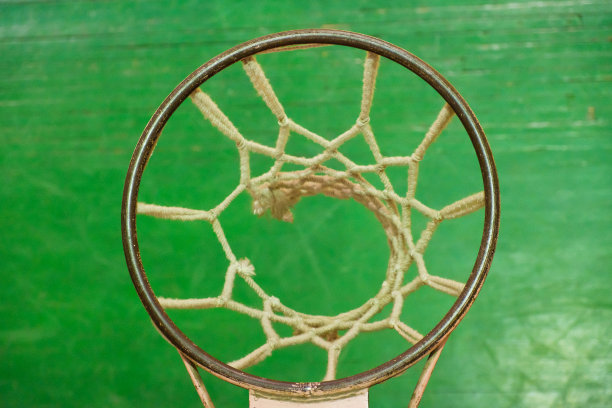 木头篮球架