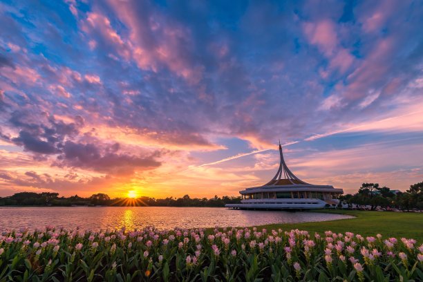 小公园亭夜景