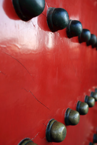 红漆中式木门