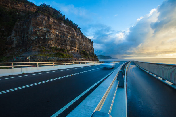 湿润的道路