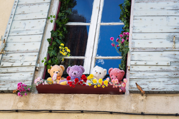 毛绒玩具,外立面,窗台