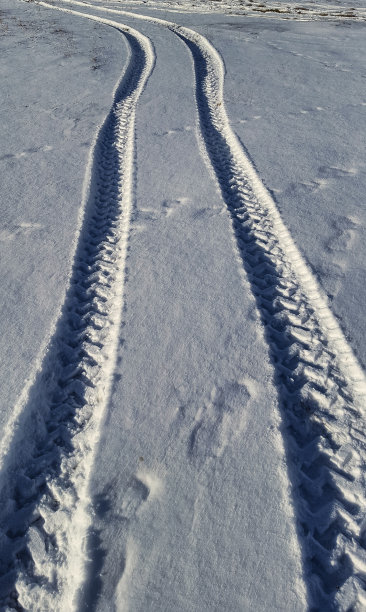 雪地脚印车印