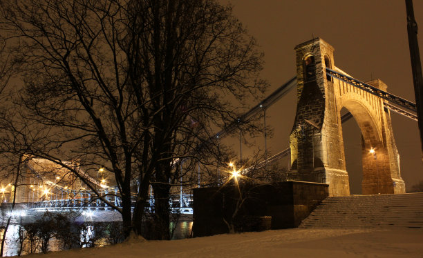 白雪与桥