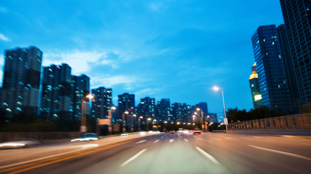 城市道路慢门摄影