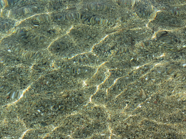 水面波纹鹅卵石底