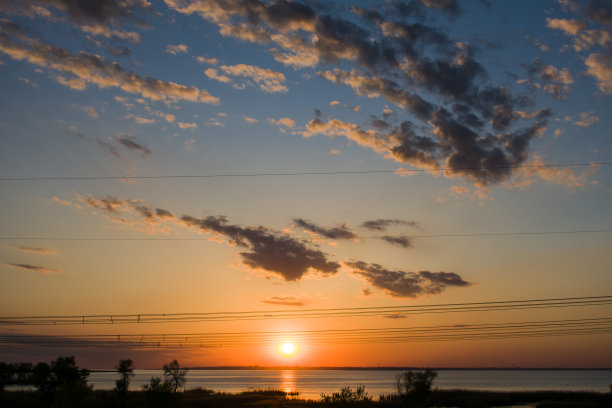 夕阳与电塔