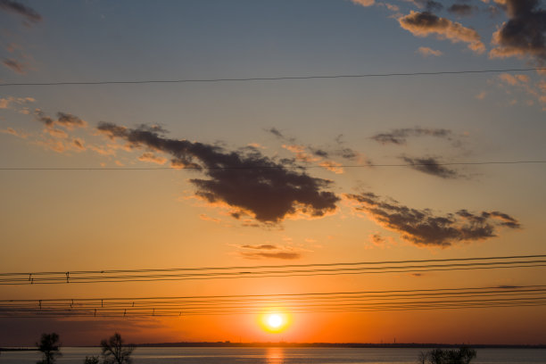 夕阳与电塔