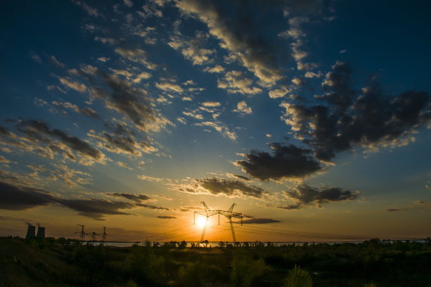 夕阳与电塔