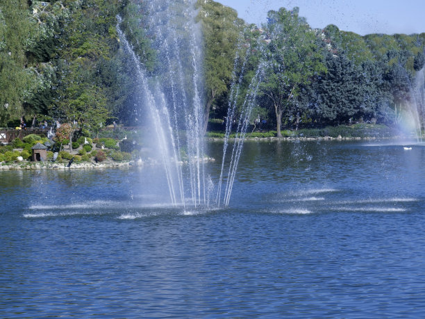 湖水喷泉