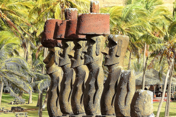 statue