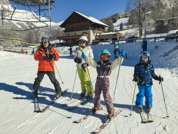 滑雪冬令营