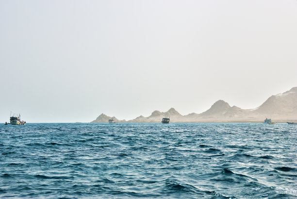 亚丁湾