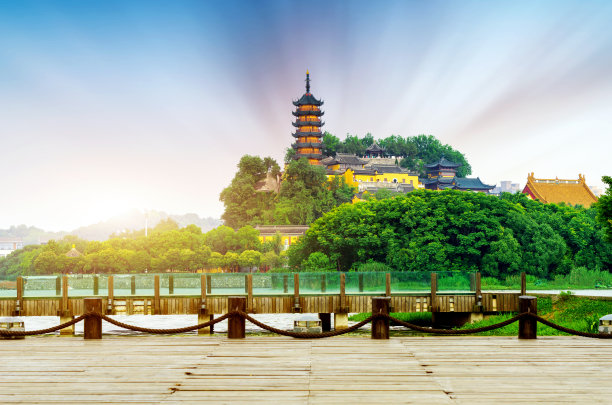 镇江地产背景