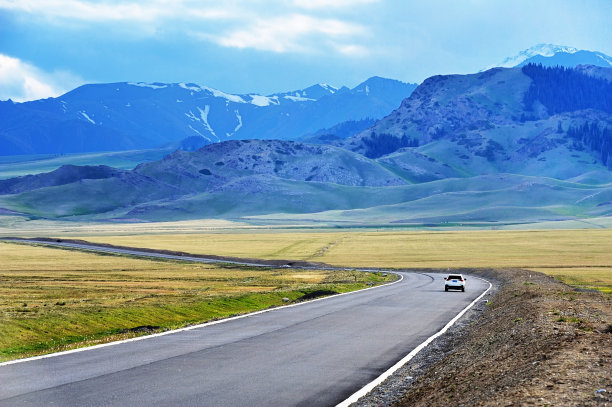 新疆雪山公路