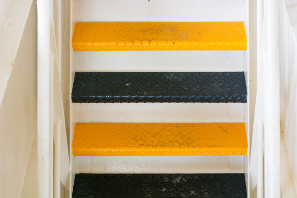 安全警示楼梯标语