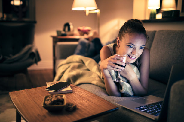 使用手提电脑,家庭办公,远程工作