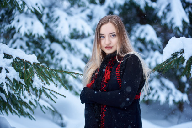 红衣图案优雅美人