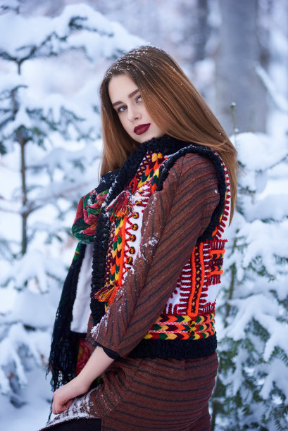 红衣图案优雅美人