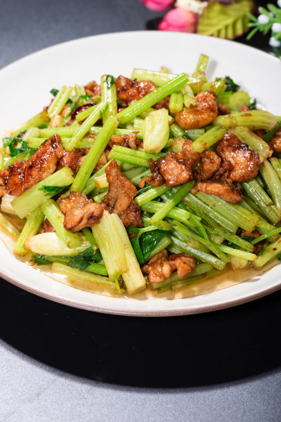 芹菜炒肉
