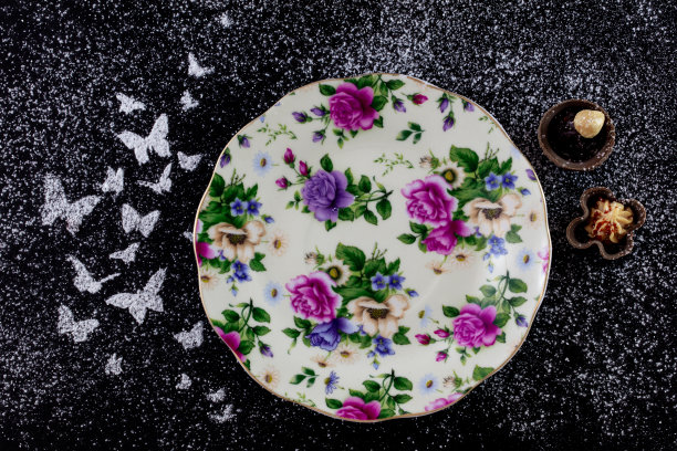 花卉图案精美陶瓷餐盘