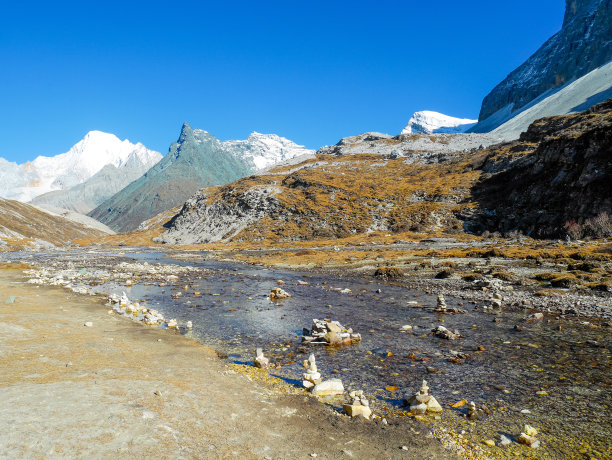 和谐塔中国风山水意境