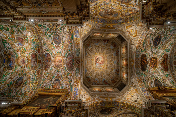 梵蒂冈教堂金色穹顶