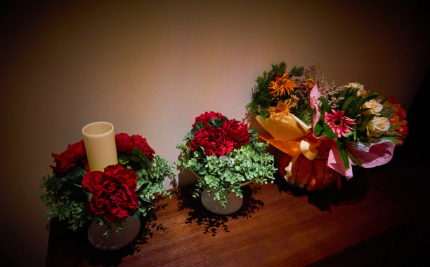 花卉图案精美陶瓷餐盘