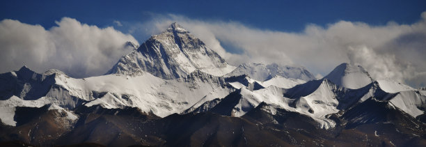 西藏雪山黑白片