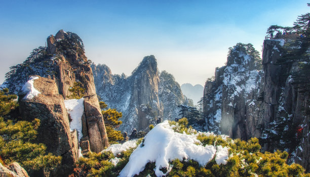 云雾中的黄山风景