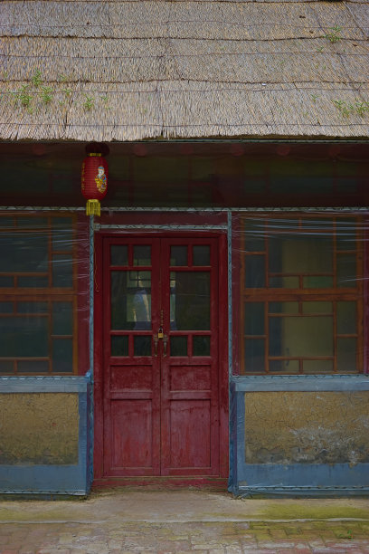 中式红色楼房