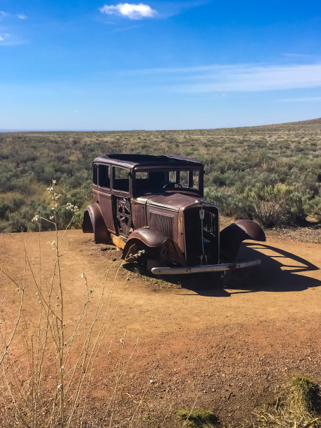 1932