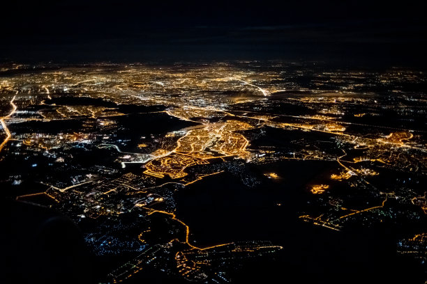 飞机城市鸟瞰夜景