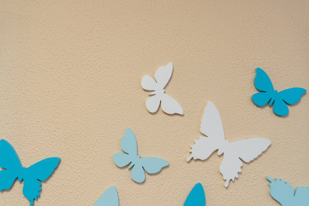 蓝白花卉蝴蝶图案素材