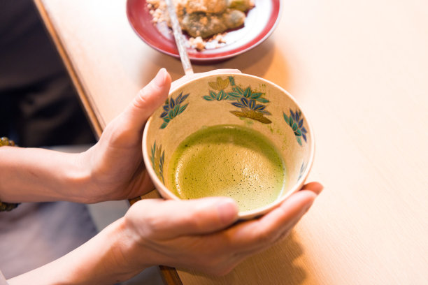 茶杯里的绿茶