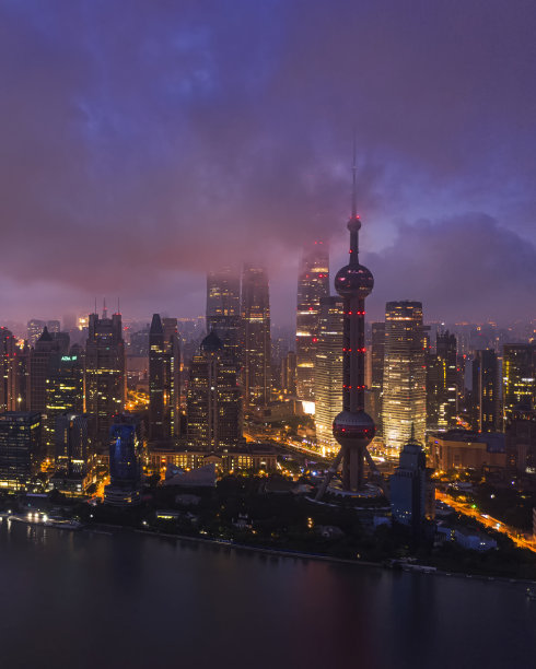 上海金融区街道夜景