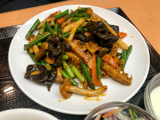 蒜苔炒牛肚