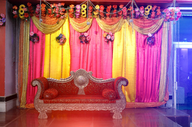 粉色婚礼舞台布置