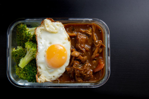 荤素搭配的美味盒饭