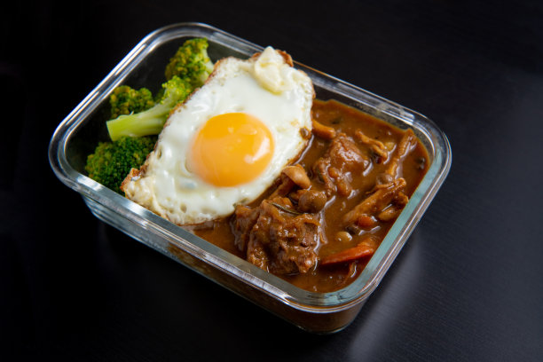 荤素搭配的美味盒饭