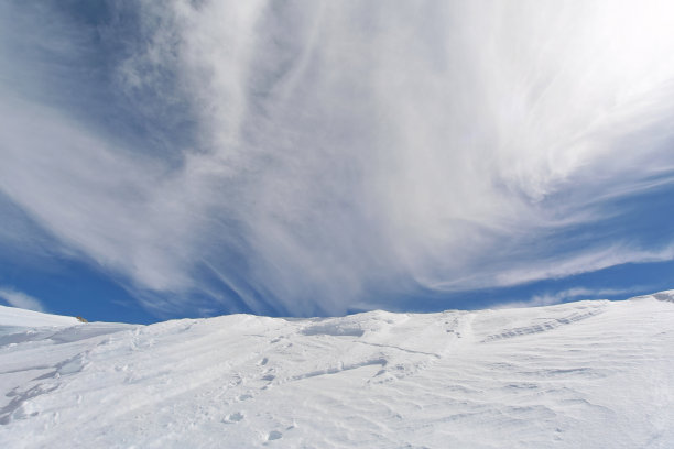 雪山积雪滑雪场