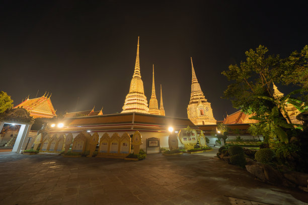 寺庙夜景图