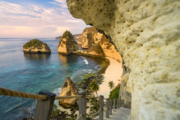 海边礁石海浪海洋海岛