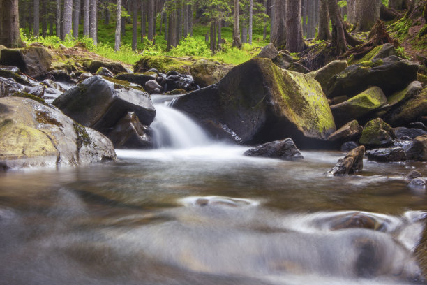 山峦水道