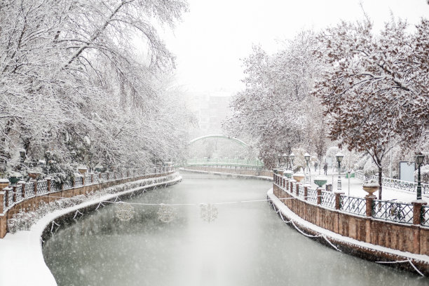 雪景天空建筑背景