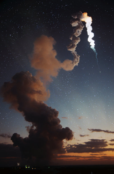 火箭遨游太空