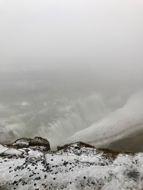 结冰的瀑布风景